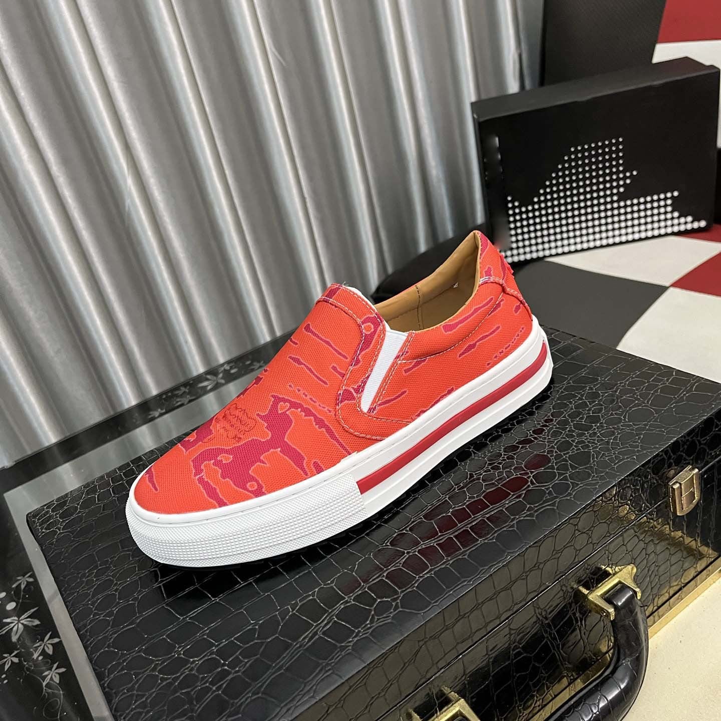 Damen Sneaker Slip-On Schuhe Mit Trendigem Druckdesign