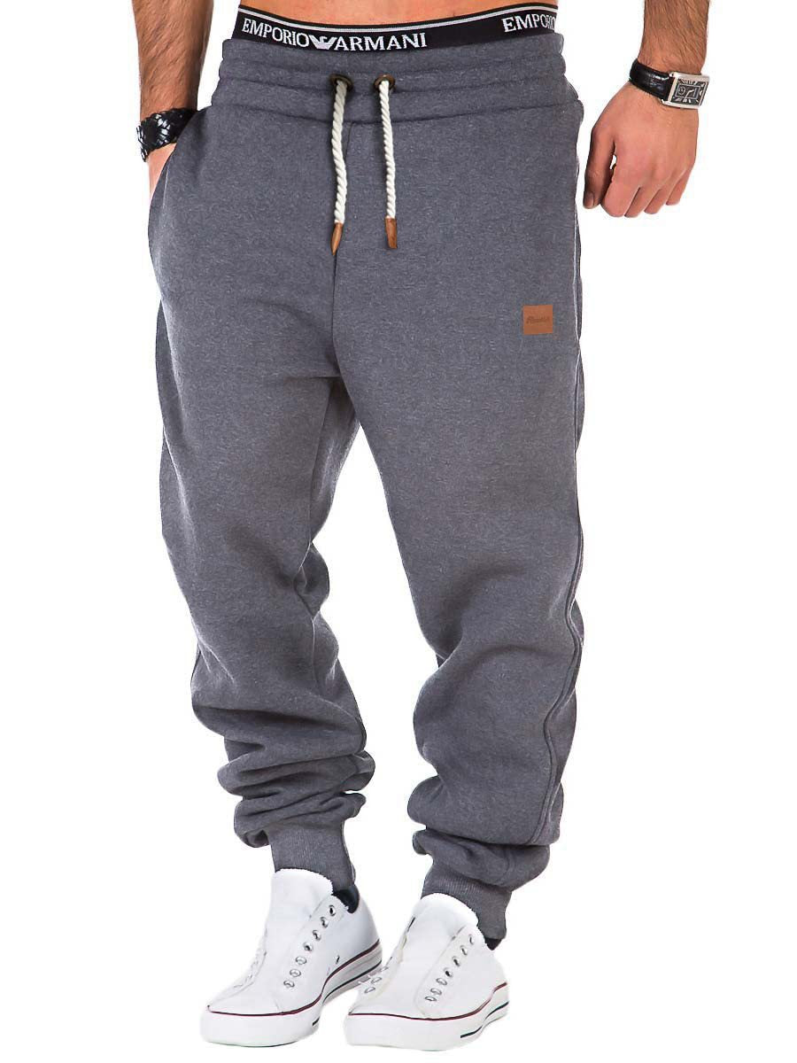Herren bequeme Freizeit-Jogginghose mit elastischem Bund und praktischen Taschen BerlinGlamour. 
Her ist ein Stil, der die Herren bequemt, elastisch und praktisch macht
