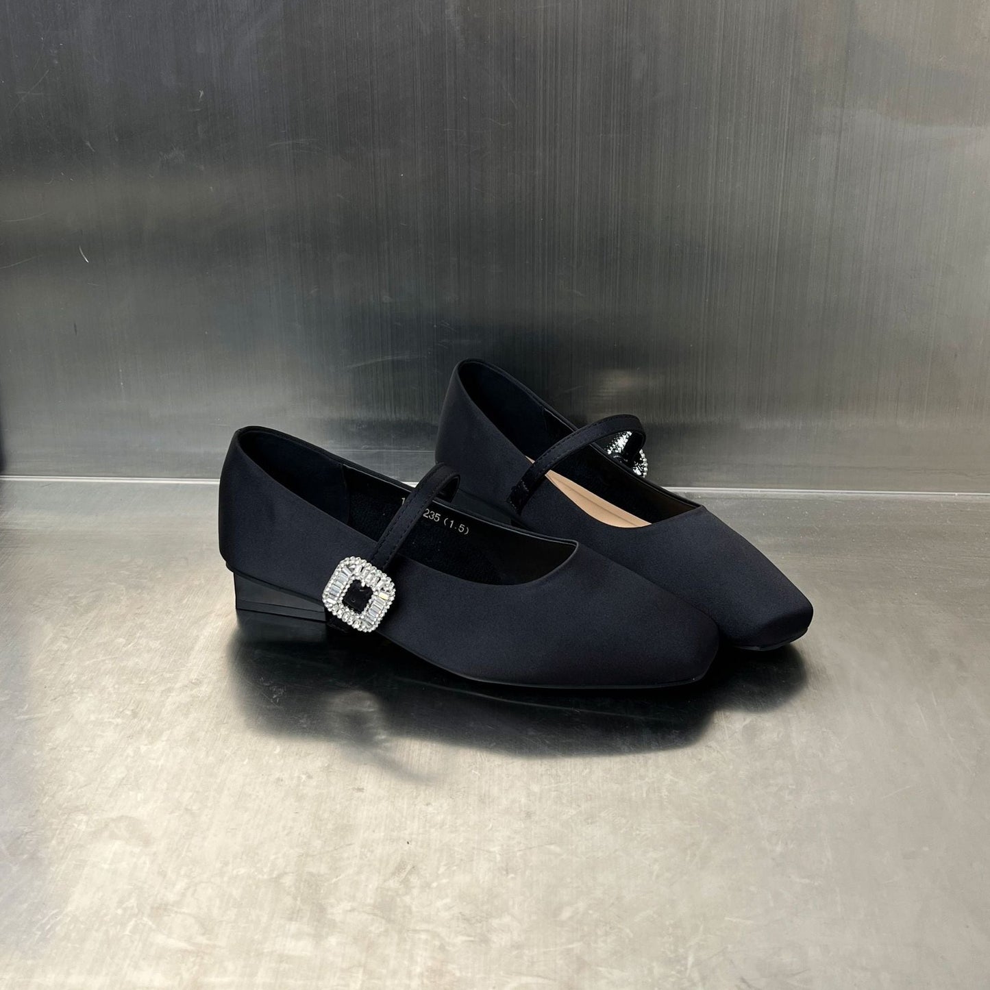 Damen Ballerinas Elegant mit Schmuckdetail und Riemen