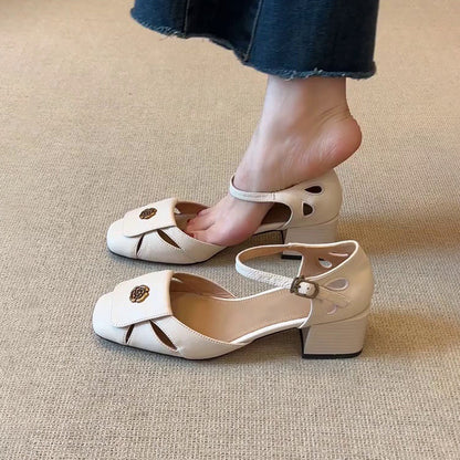 Damen Pumps Riemchen Schuhe mit Blumen Dekor und Komfortabsatz