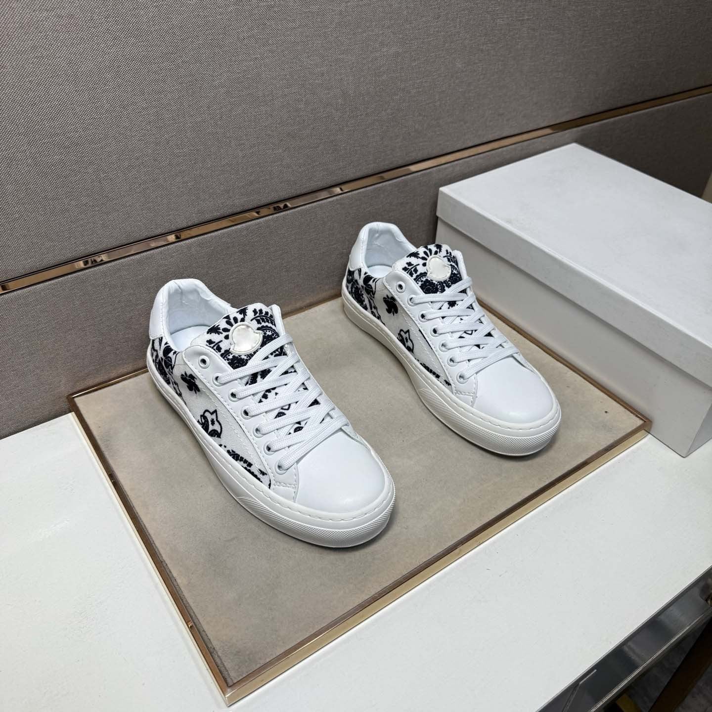 Damen Sneaker Blumenmuster Weich Komfortabel - BerlinGlamour