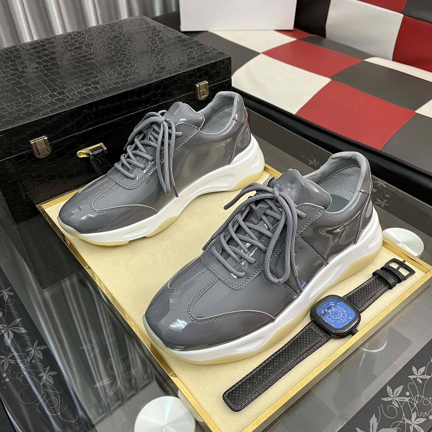 Damen Sneaker Elegante Glänzend Dämpfung Laufsohle - BerlinGlamour