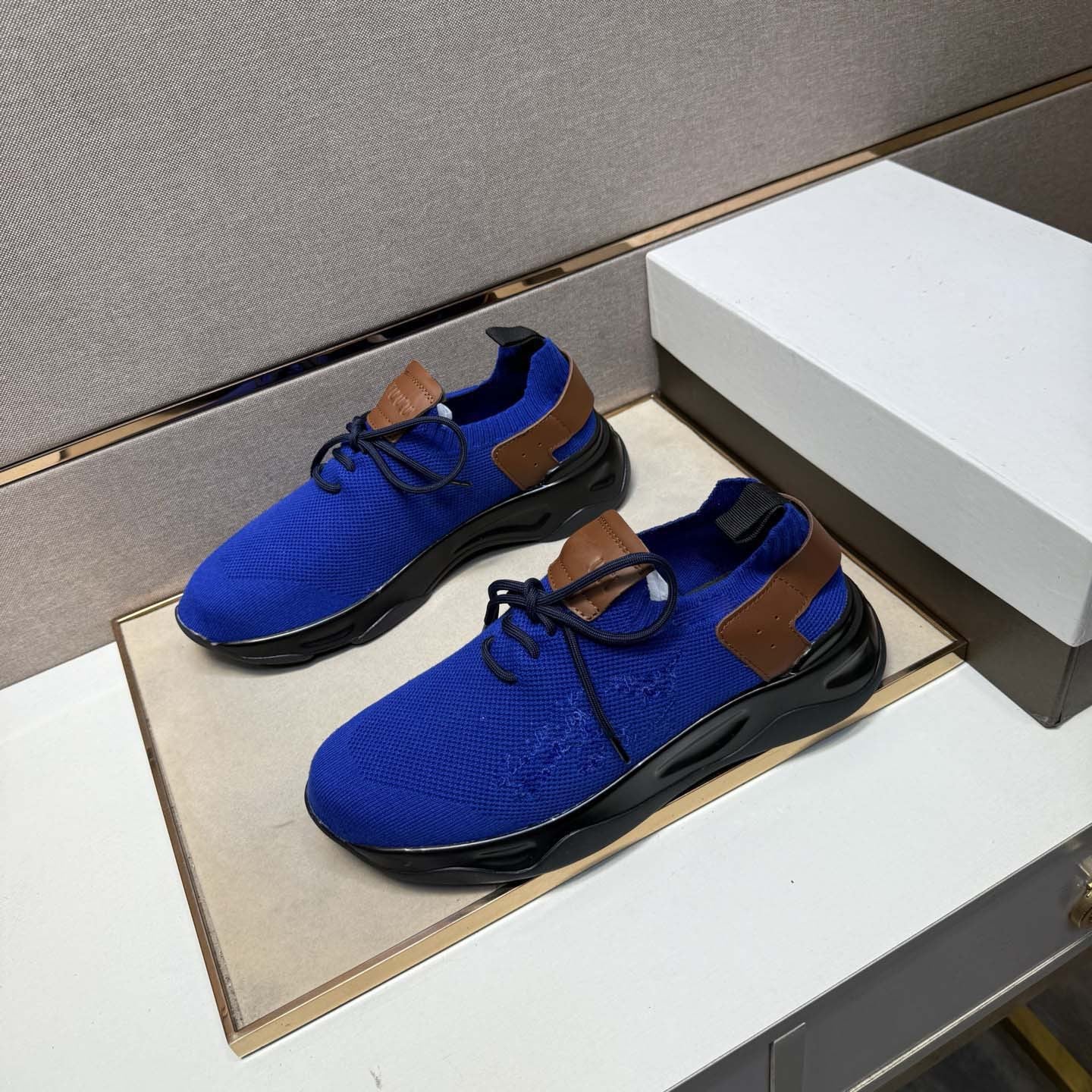Damen Sneaker Sportlich atmungsaktiv mit elastischem Riemen