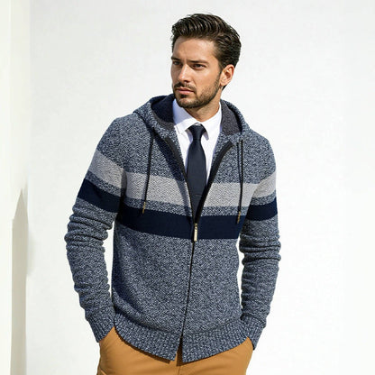 Herren modischer Strickhoodie mit kontrastierenden Zierstreifen und praktischen Taschen BerlinGlamour.