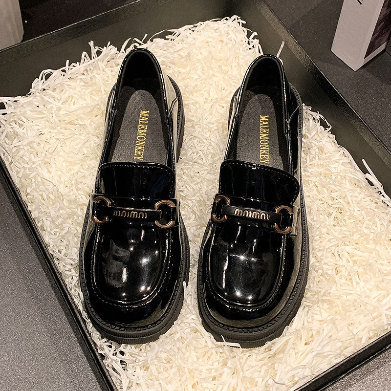Damen Mokassins Lackleder mit Ketten Dekoration Modern