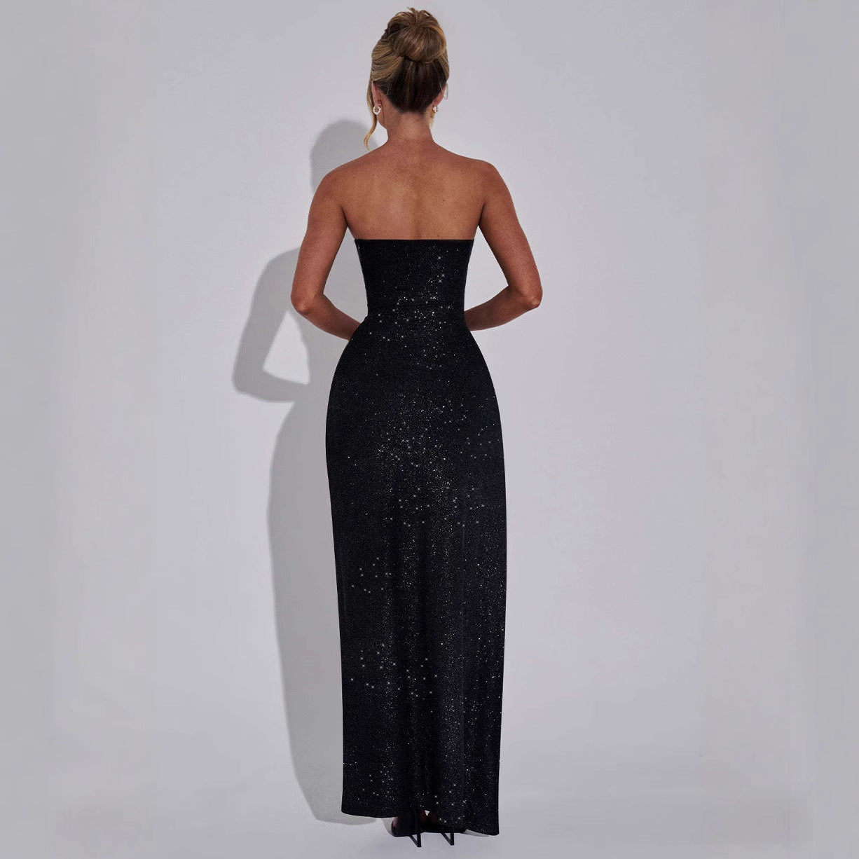 Elegantes Abendkleid Mit Glitzer Effekt Und Hochem Schlitz