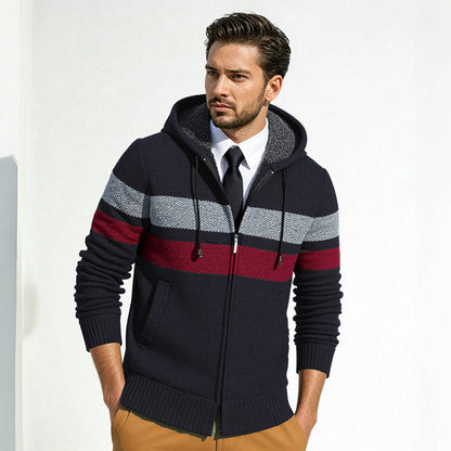 Herren modischer Strickhoodie mit kontrastierenden Zierstreifen und praktischen Taschen BerlinGlamour.