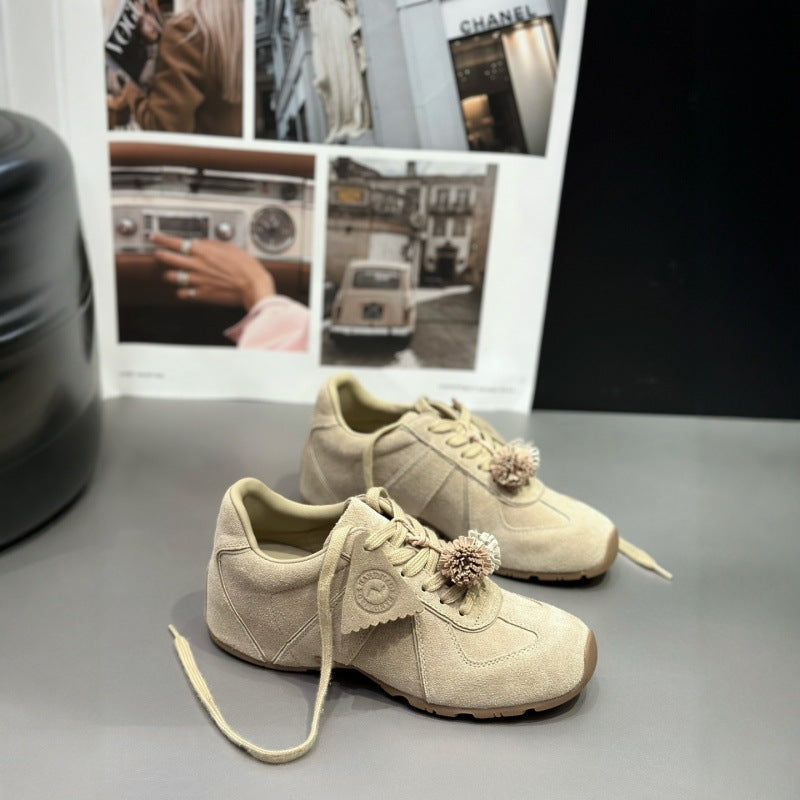 Damen Sneaker atmungsaktiv mit Pompon Detail Sportlich