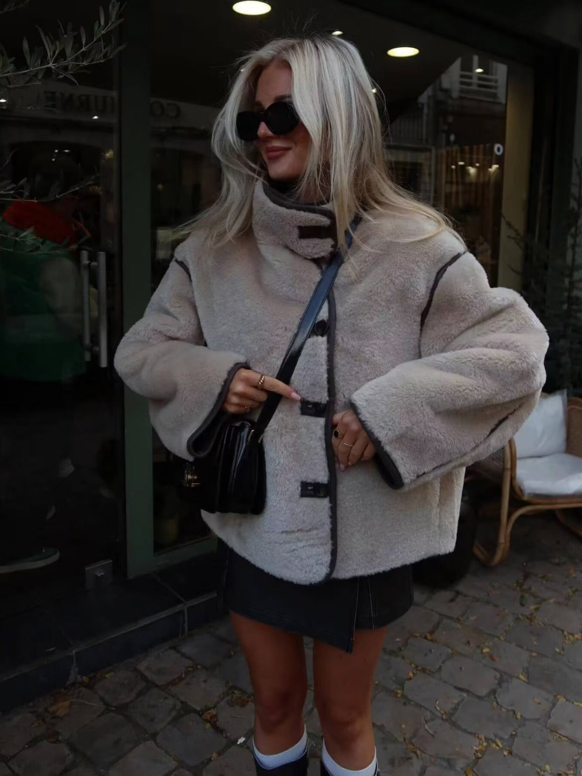 Damen Teddyjacke Stehkragen mit Taschen Warme Winterjacke - BerlinGlamour