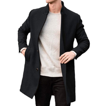 Herren eleganter Übermantel mit schlichten Knöpfen und zeitlosem Design Berlin-Glamour.