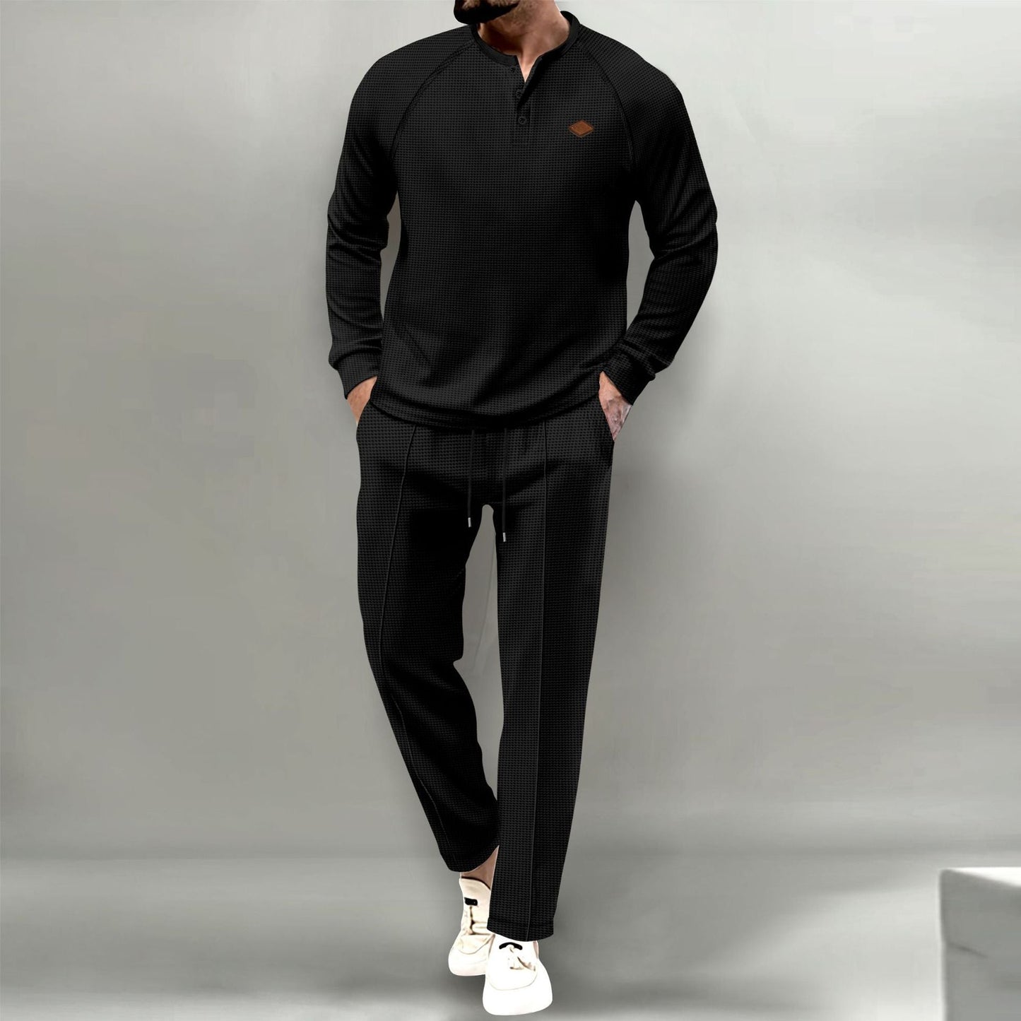 Herren Langarmshirt mit Knöpfen und elegante Jogginghose