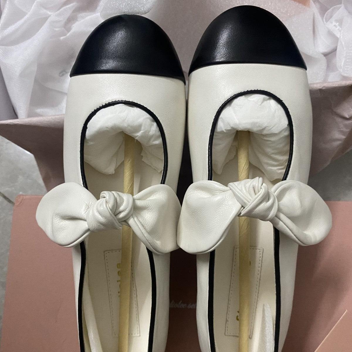 Damen Ballerinas Elegante Schleife Glanzoptik - BerlinGlamour