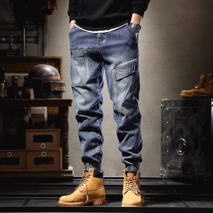 Herren Cargo-Jeans im urbanen Design mit multifunktionalen Taschen und elastischem Bund Berlin-Glamour.
