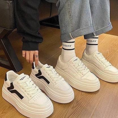 Damen Sneaker Plateau Komfortabel Weich mit Kontrastdetails