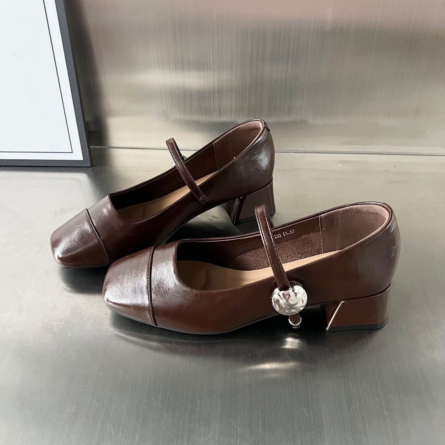Damen Pumps mit Riemen und Blockabsatz Elegant Bequem - BerlinGlamour