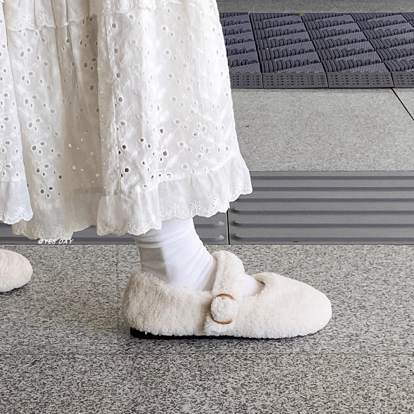 Damen Hausschuhe Flauschig mit Schnalle Warm Winter - BerlinGlamour