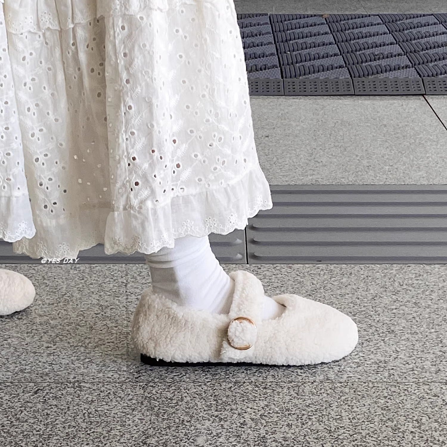 Damen Hausschuhe Flauschig mit Schnalle Warm Winter - BerlinGlamour