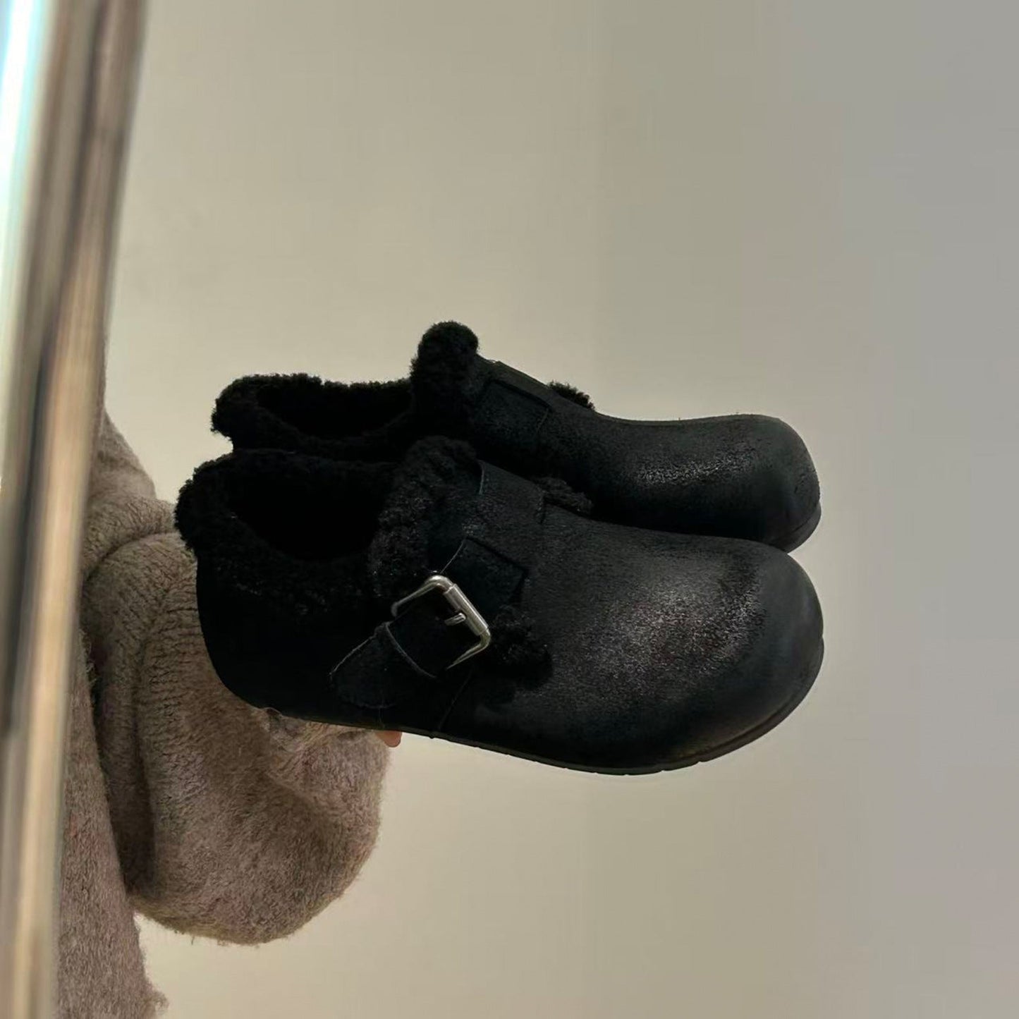 Damen Clogs Weich Kunstfell Schnallen Design Bequem - BerlinGlamour