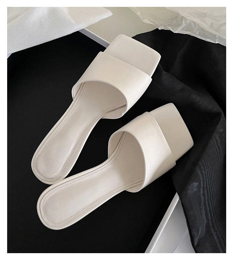 Damen Mules Offen mit Glitzer Obermaterial und Hochem Blockabsatz