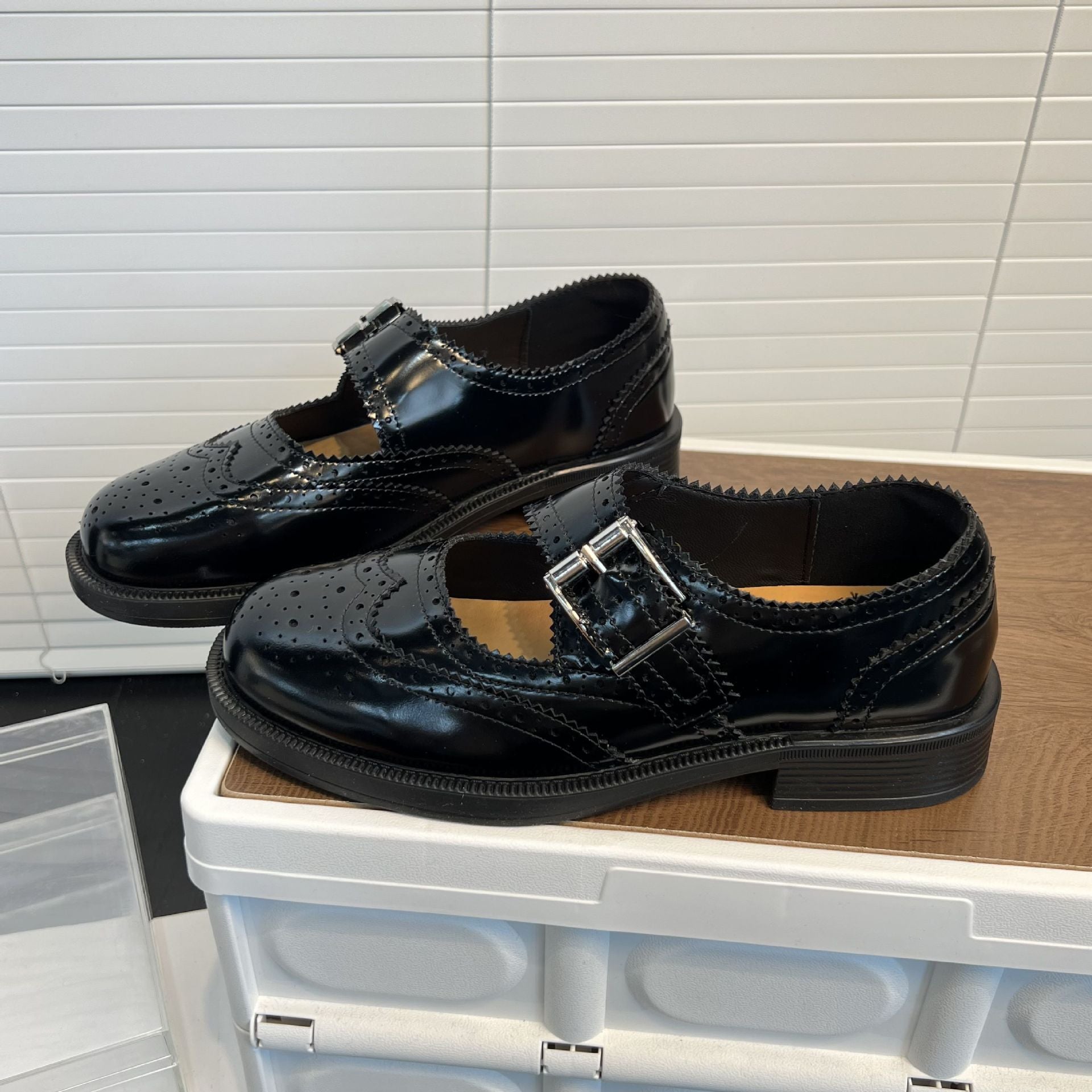 Damen Ballerinas Elegante Schnalle Perforation Schuhe - BerlinGlamour