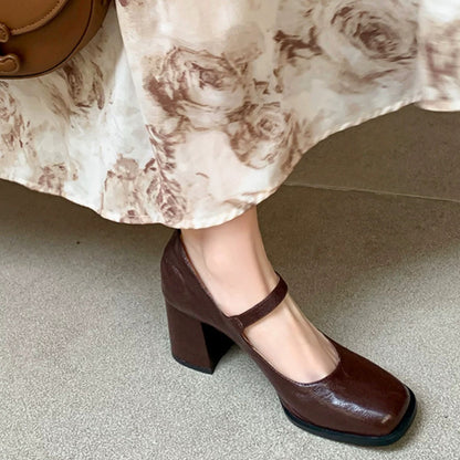 Damen Pumps mit Riemen und Blumen Dekoration Elegant