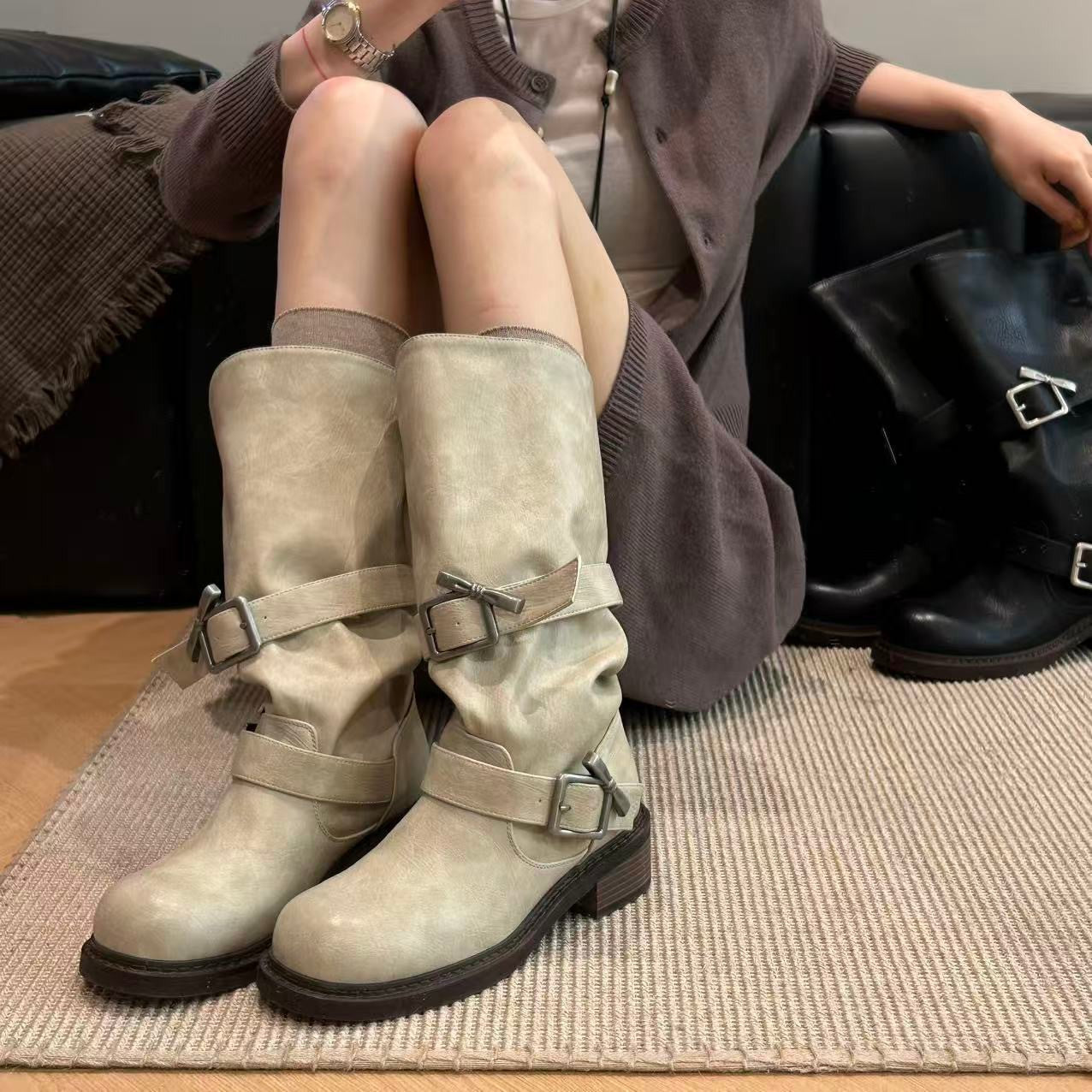 Damen Stiefel Modisch mit verstellbaren Riemen und bequemem Blockabsatz - BerlinGlamour