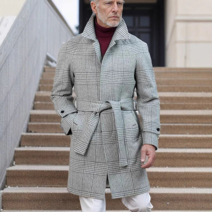 Eleganter Herren Karomantel Modern Berlin Stil
