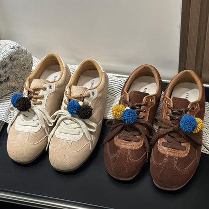 Damen Sneaker Sportlich mit Pompons Flexibles Schnürsystem - BerlinGlamour
