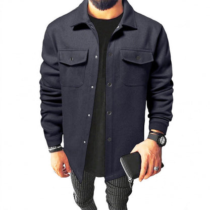 Herren Jackenhemd aus robustem Material mit praktischen Taschen Berlin-Glamour, ideal für den modernen Mann, der Wert auf Qualität und Stil legt. Diese Herren Jackenhemd aus robustem Material bieten ein