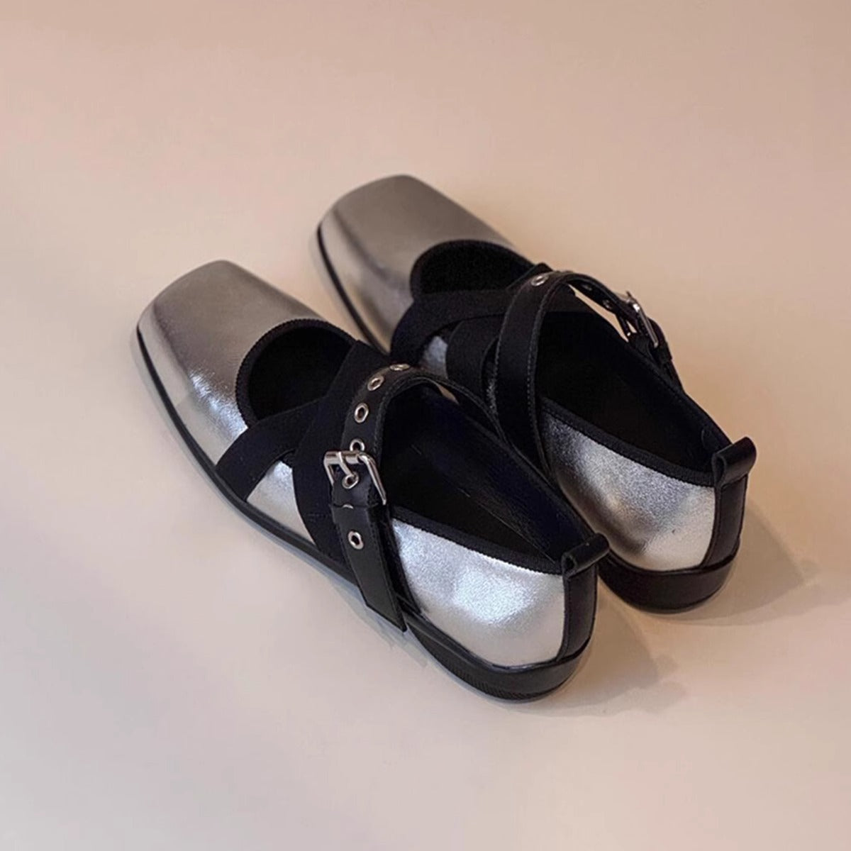Damen Ballerinas Schuhe mit Riemen und Glanzoptik Modern