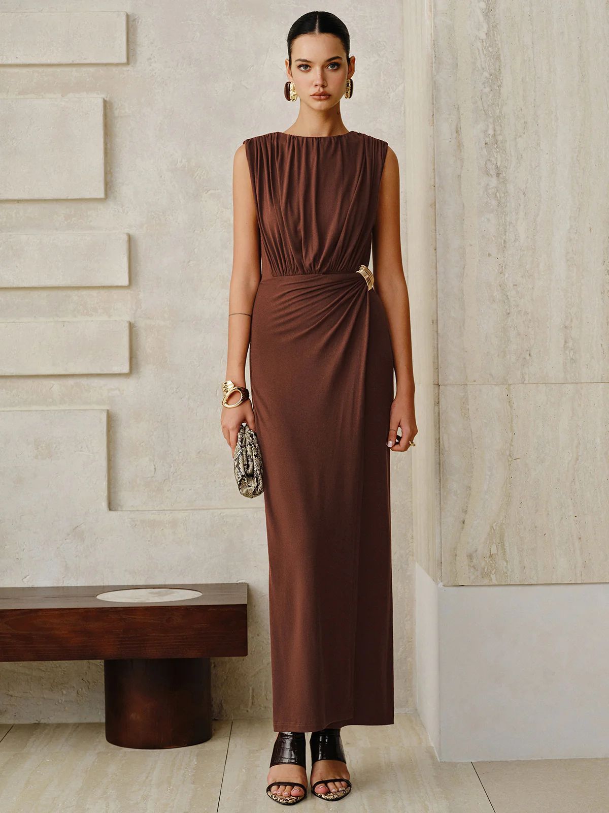 Ärmelloses Damen Maxikleid aus Satin mit Raffungen
