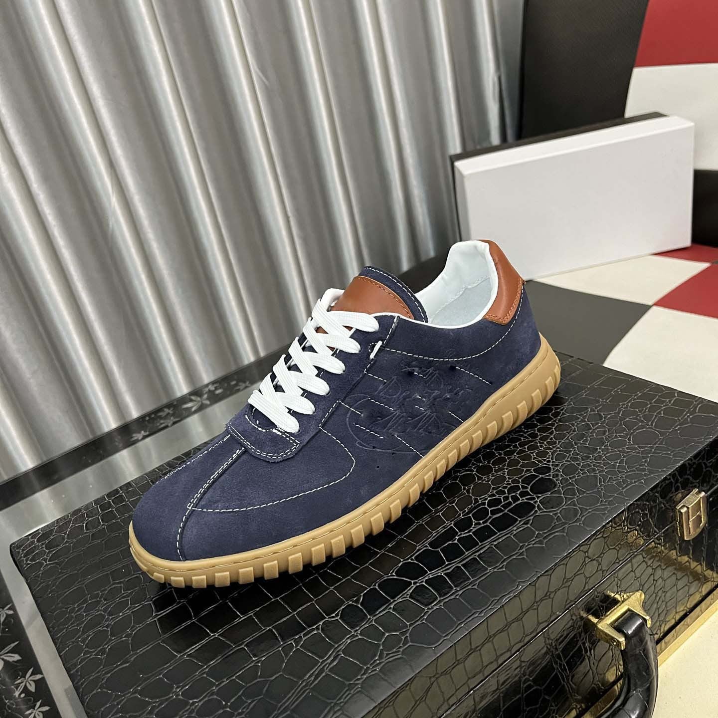 Damen Sneaker Sportlich Weich Wildleder Elegante Leder Akzente