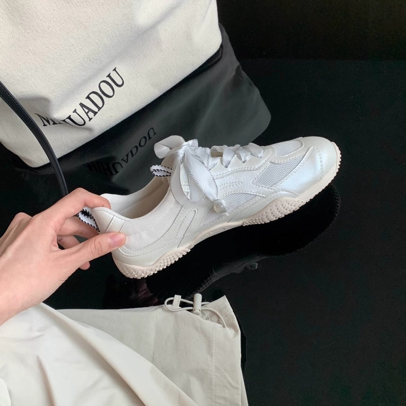 Damen Sneaker Sportlich atmungsaktiv mit Glitzerdetails - BerlinGlamour