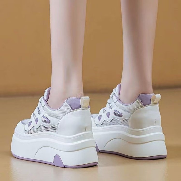 Damen Sneaker Plateau Modell mit Herzmuster Atmungsaktiv