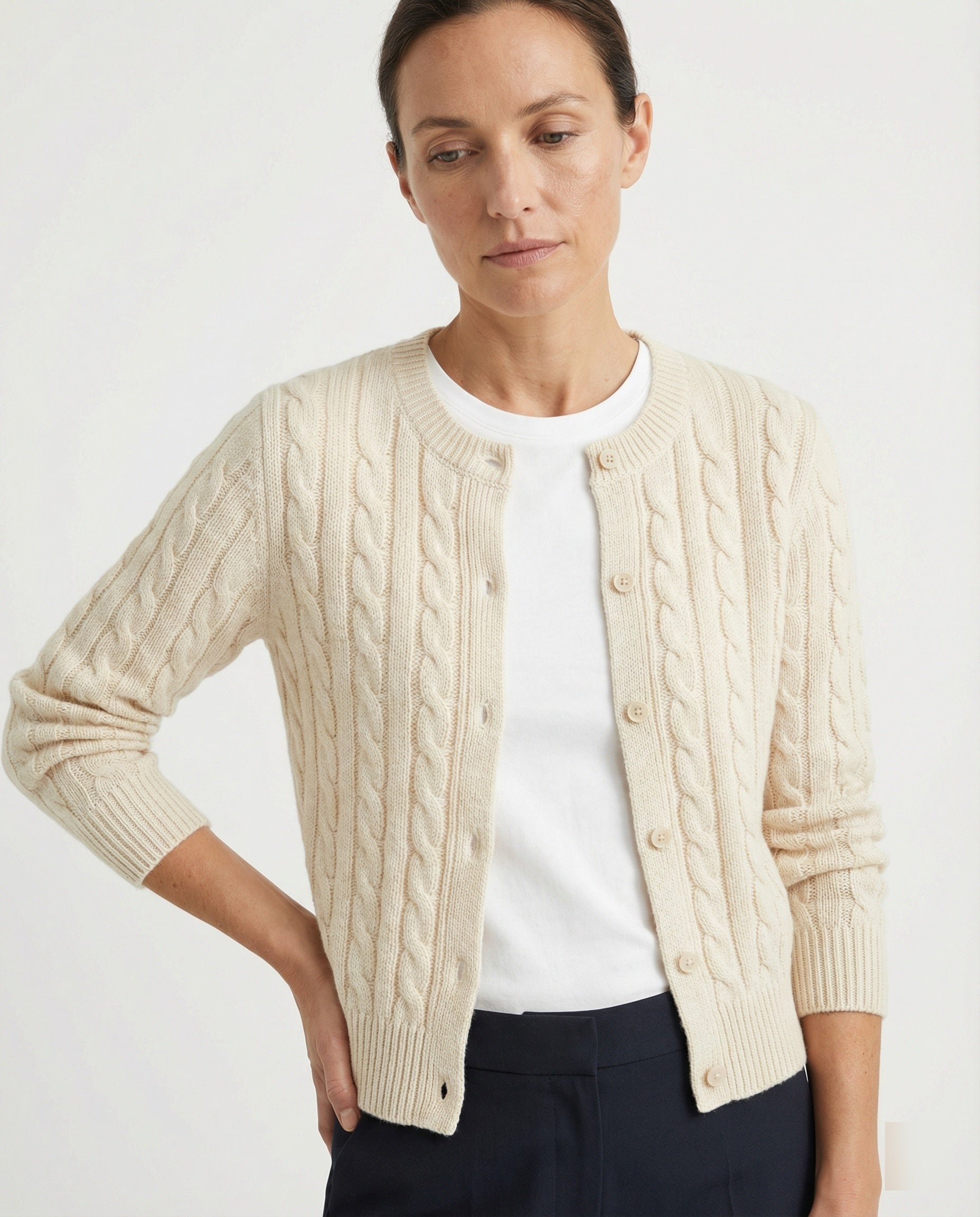 Damen Strickjacke Klassisch Zopfmuster Rundhals Mit Knöpfen - BerlinGlamour