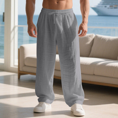 Sommerhose aus Leinen. Sie sind leicht und bieten einen optimalen Tragekomfort. Perfekt für lange Spaziergänge oder entspannte Wanderungen.
