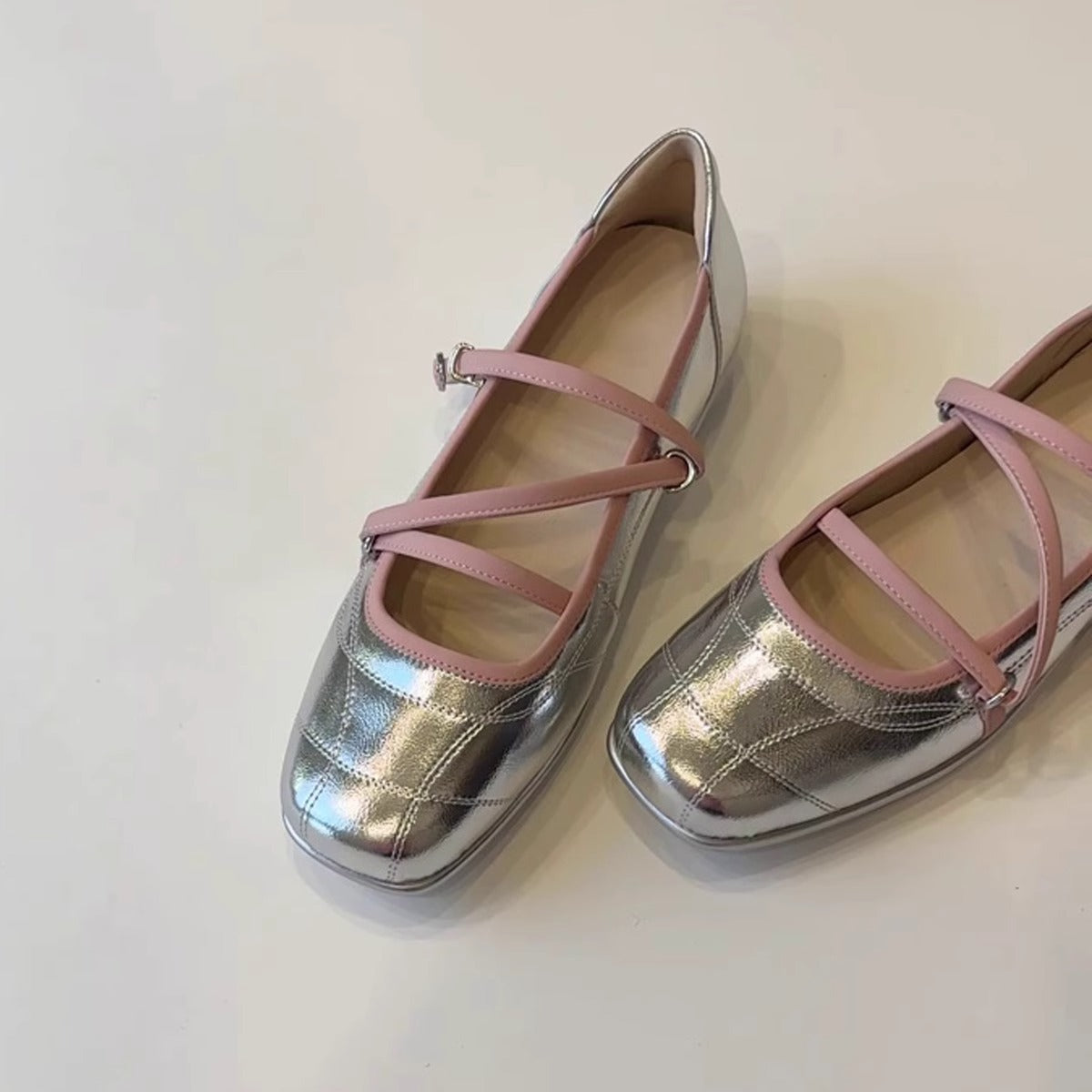 Damen Ballerinas Glänzend Moderne Kreuzriemen Schuhe - BerlinGlamour