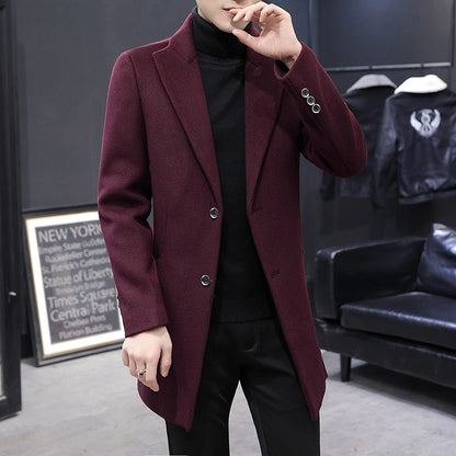 Ein eleganter Wollmantel mit modernem Schnitt und praktischen Taschen BerlinGlamour wäre eine großartige Ergänzung für jeden, der nach Stil und Eleganz sucht.