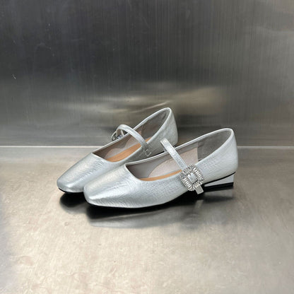 Damen Ballerinas Elegant mit Schmuckdetail und Riemen