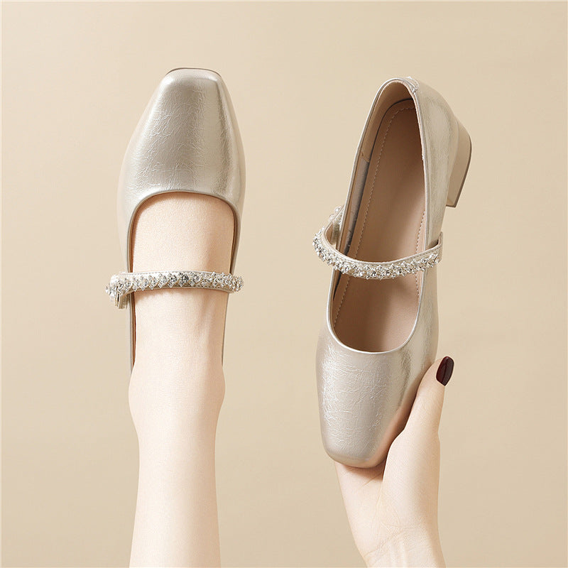 Damen Pumps Elegant mit Riemen und Schmuck Details