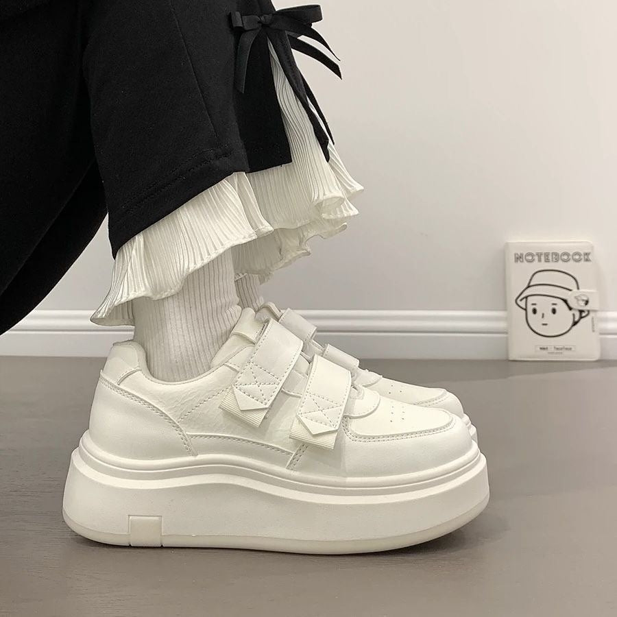 Damen Sneaker Sportlich Weite Sohle Elegantes Design