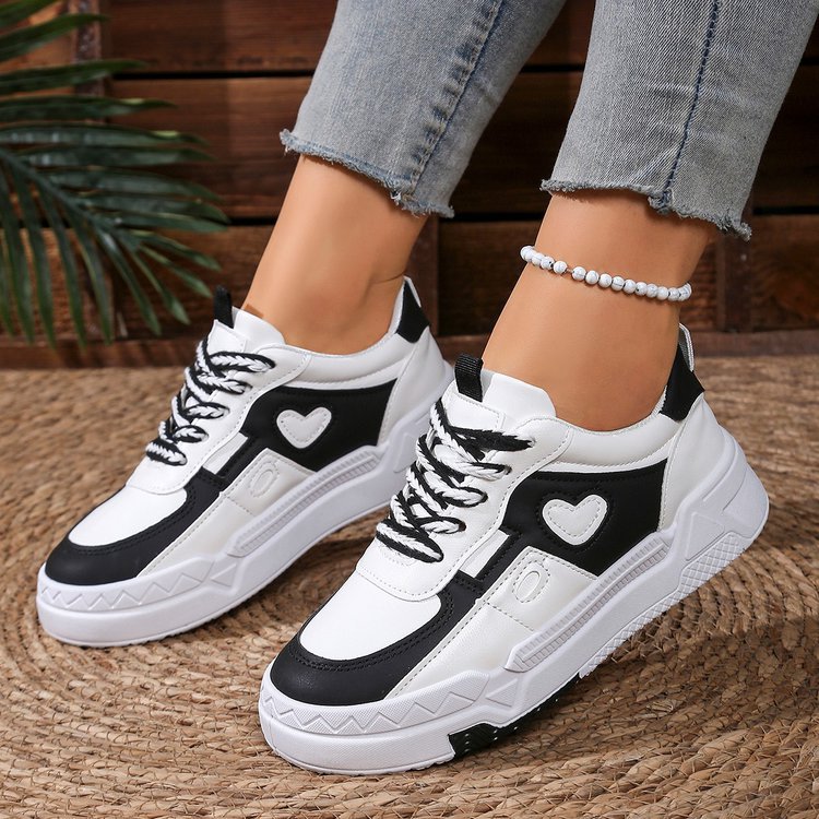 Damen Sneaker Modisch Herz Applikation - BerlinGlamour