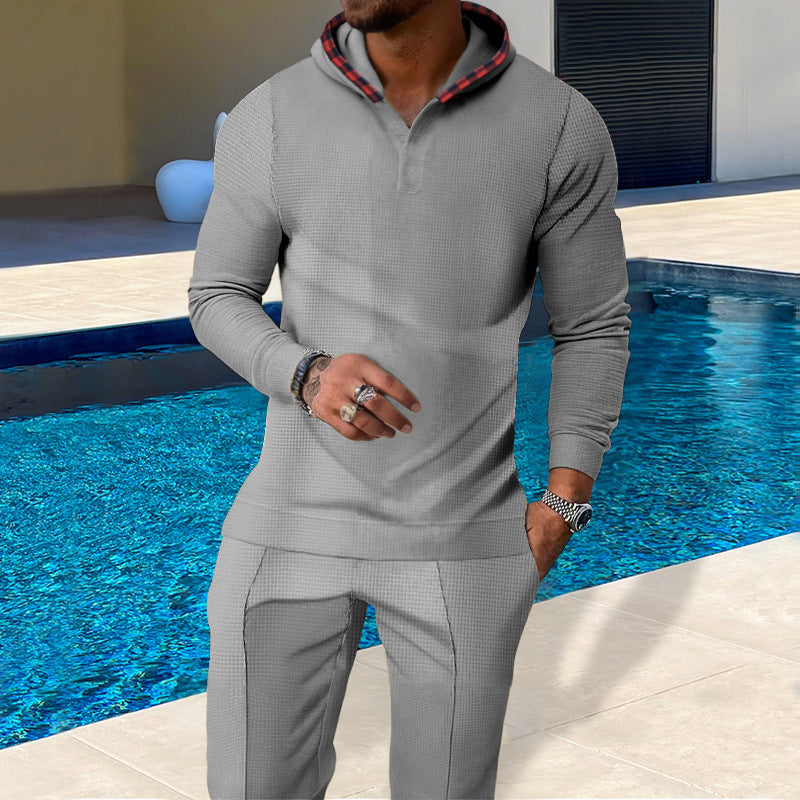 ein Beispiel für einen Titel: Sportlicher Herren Hoodie mit Karodetails und passtgenauen Jogginghose BerlinGlamour