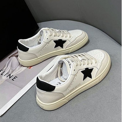 Damen Sneaker mit Sternen Applikationen und atmungsaktiver Sohle - BerlinGlamour