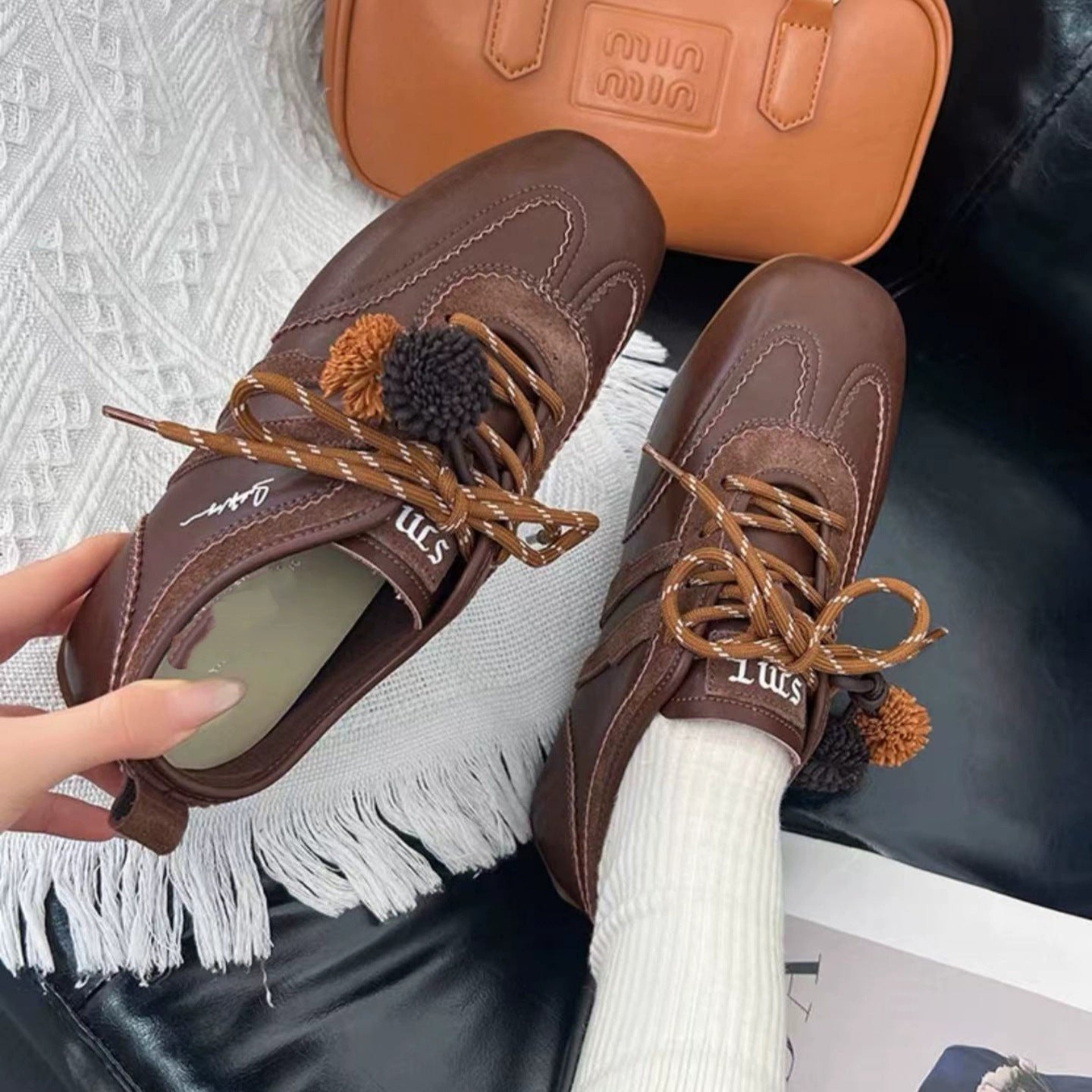Damen Sneaker Bequem Pompon Design Weiße Sneakers Frauen