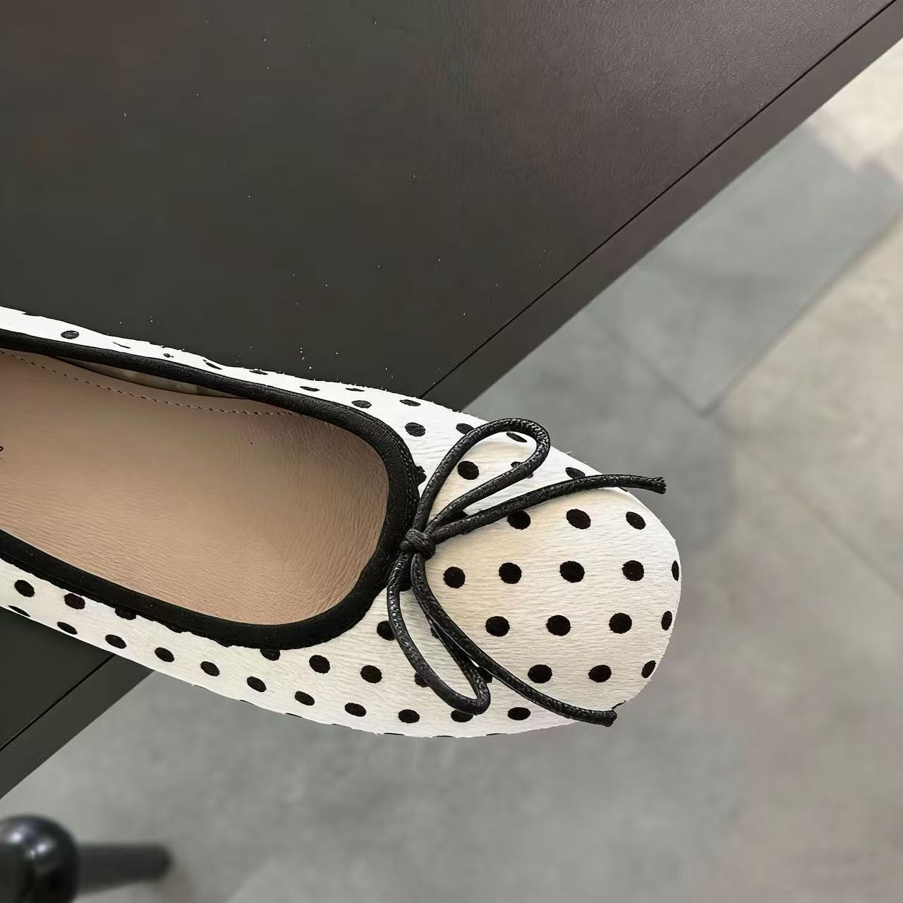 Damen Ballerinas Schuhe mit Punkten und Schleife Elegant