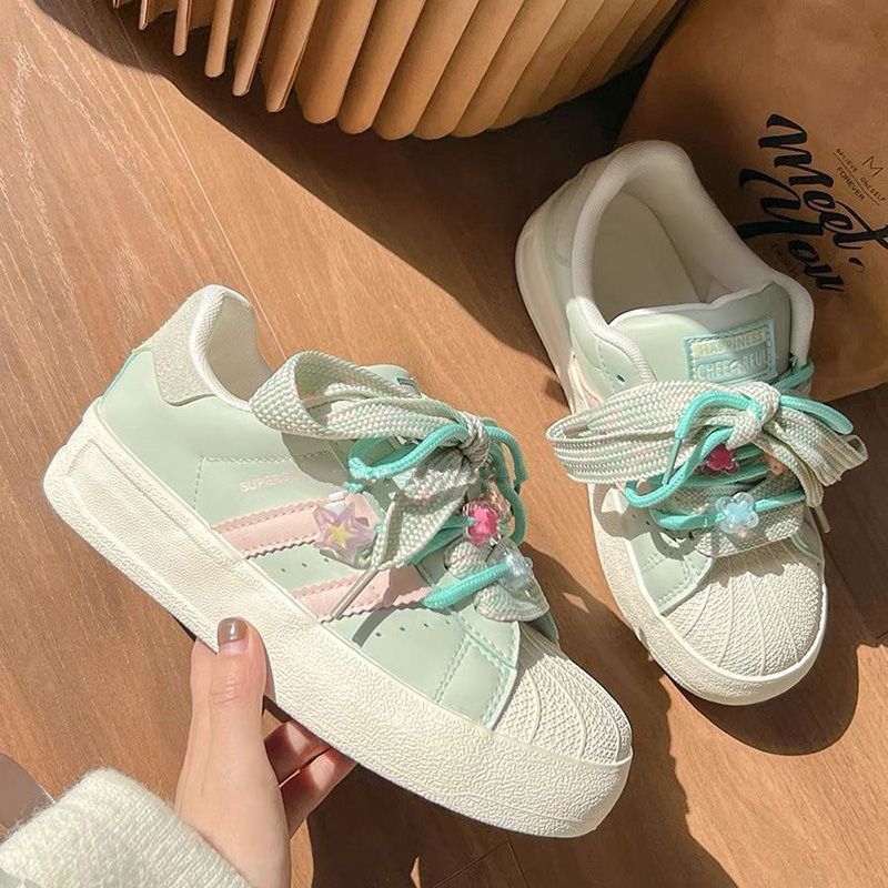 Damen Sneaker Bequem Florale Schnürsenkel - BerlinGlamour
