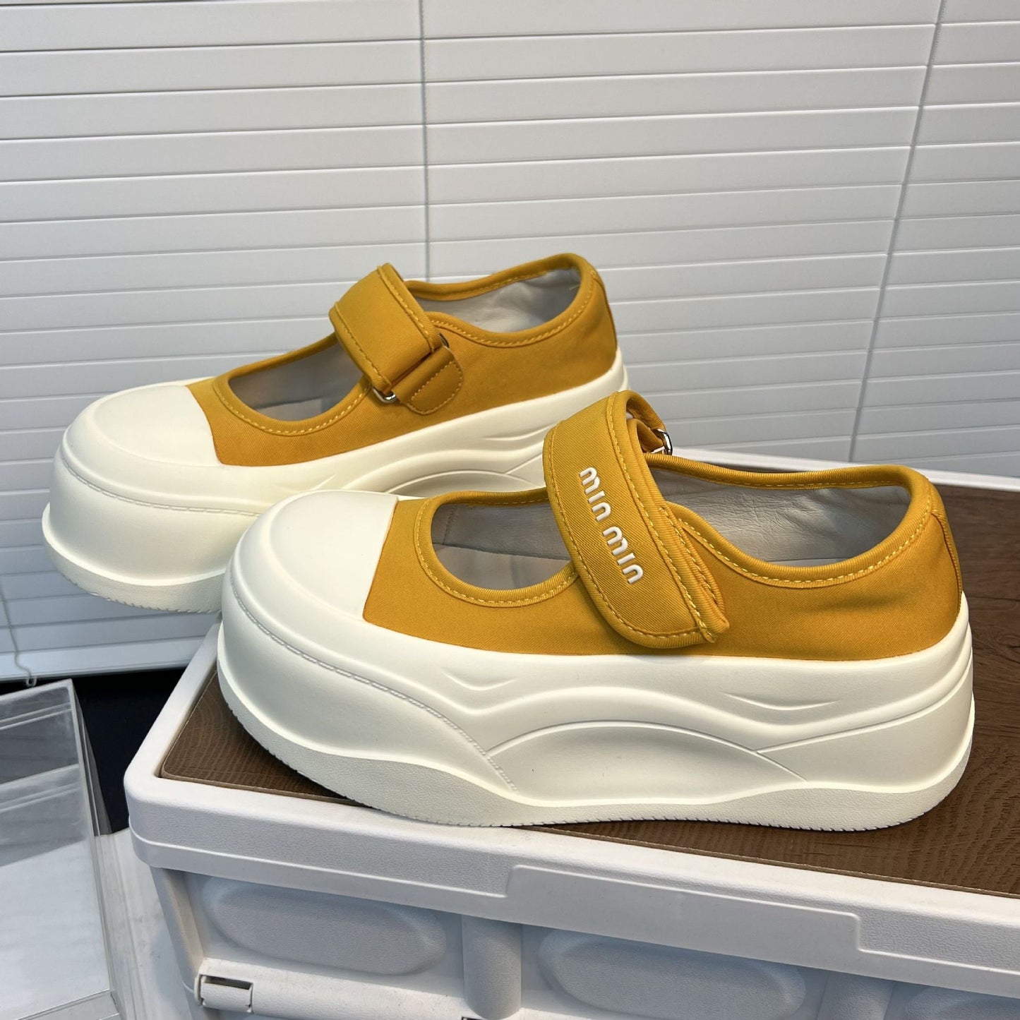 Damen Sneaker Sportlich Slip-On mit Klettverschluss - BerlinGlamour