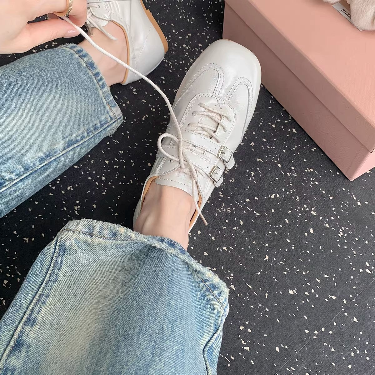 Damen Sneaker Modisch Weich mit Dekorriemen