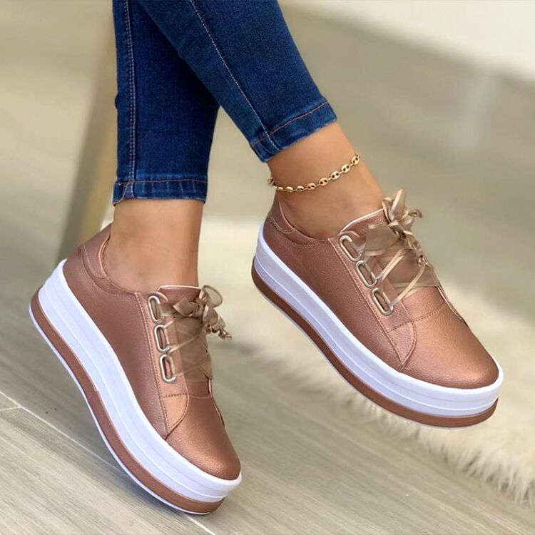 Damen Plateau Sneaker Metallic Glanz Schnürsenkel Modern - BerlinGlamour